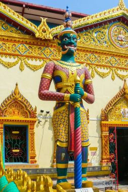Budist tapınağı Dhammi Yaksha denilen koruyucu Tanrı heykel
