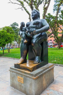 Annelik Botero Medellin temsil eden heykel