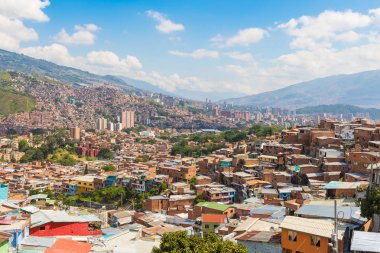 Medellin güneşli bir Panoraması