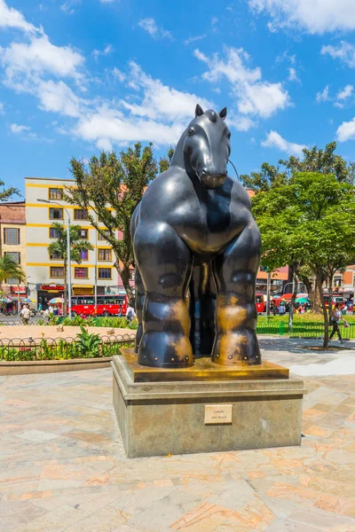 Escultura Botero llamada caballo Medellín Colombia — Foto de Stock