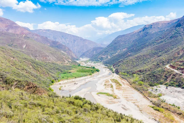 Chicamocha Kanyonu ve nehir panoramik görünüm Kolombiya — Stok fotoğraf