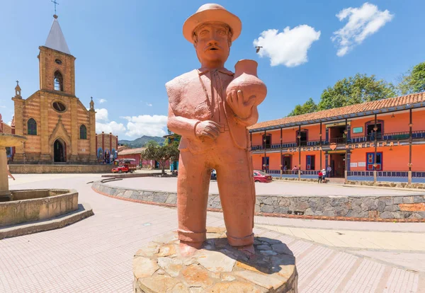 Lera staty i den stora parken Raquira Colombia — Stockfoto