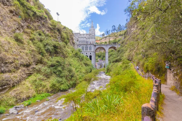 Santuario de Las Lajas vista desde el río Ipiales Colombia — Foto de Stock