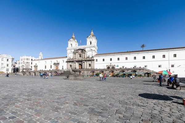 Praça de São Francisco e igreja Quito — Fotografia de Stock