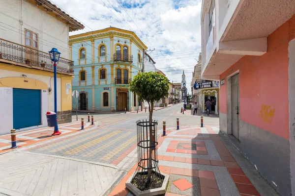 화창한 날 오타 발로 에콰도르에에서 볼리바르 거리 — 스톡 사진