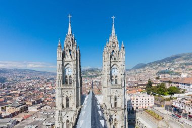 Çatıdan görüldü Quito Bazilikası