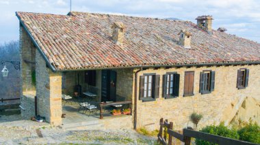 old Appennino Reggiano mountain cottage
