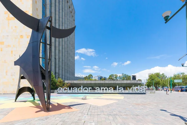 Escultura de toro y construcción del Ministerio de Agricultura y Vidas —  Fotos de Stock