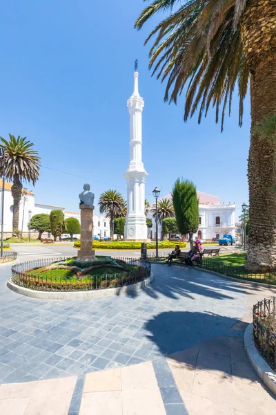 Sucre Bolivia frihet square obelisk — Stockfoto