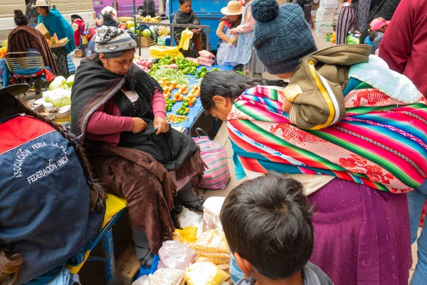 Sucre Bolivia mercado de agricultores compradores locales — Foto de Stock