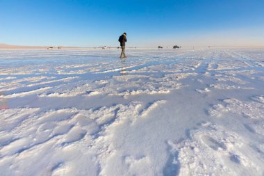 Bolivya Uyuni Çölü gün batımını bekliyor