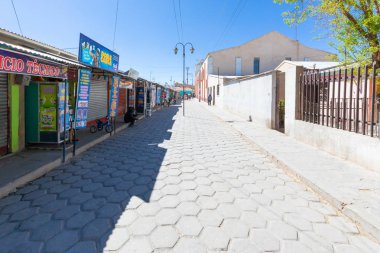 Bolivya Uyuni tarihi merkezden alışveriş yapar
