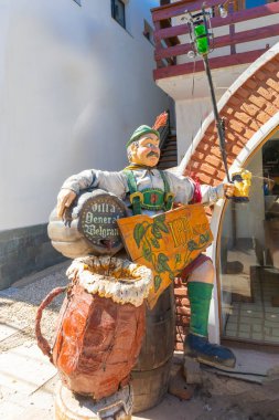 Arjantin Köşkü General Belgrano Ahşap Heykeli B 'yi temsil ediyor