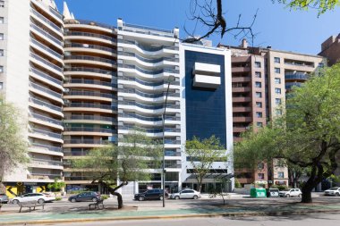 Cordoba Arjantin modern binası Lungones Caddesi 'nde.
