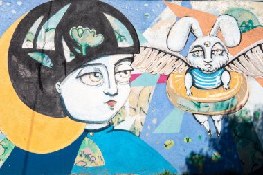 Alice Harikalar Diyarında 'yı temsil eden Arjantin Cordoba duvar resmi