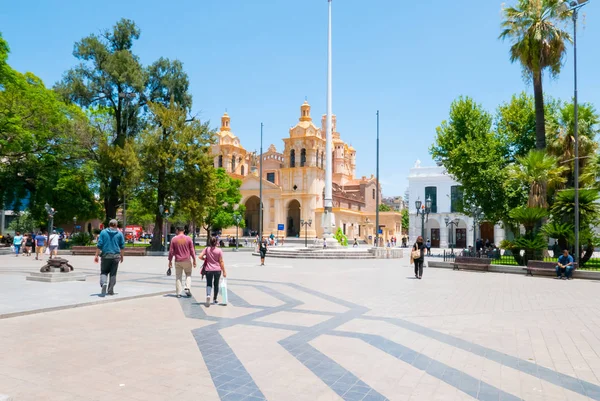 Argentinië Cordoba San Martin plein en de kathedraal in de ochtend — Stockfoto