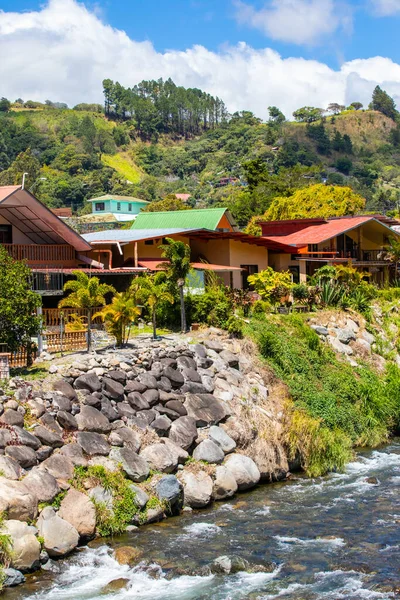 Panama Boquete Maisons Sur Rivière Caldera Avec Végétation Tropicale — Photo