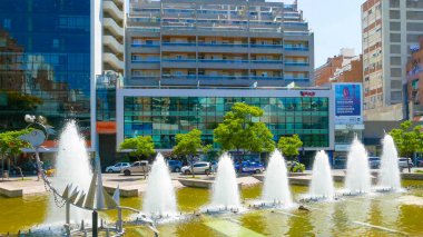 Cordoba Arjantin 5 Aralık 'ta, dans eden sular Nueva Cordoba bölgesinde bulunan Good Shepherd çeşmesinde bulunmaktadır. Şovlar her gece düzenleniyor. Çekim 5 Aralık 2019