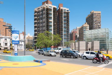 Cordoba Arjantin 'de 5 Aralık sabahı New Cordoba adlı bölgede trafik vardı. Çekim 5 Aralık 2019