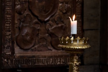 St. Vitus Katedrali içinde yanan mum
