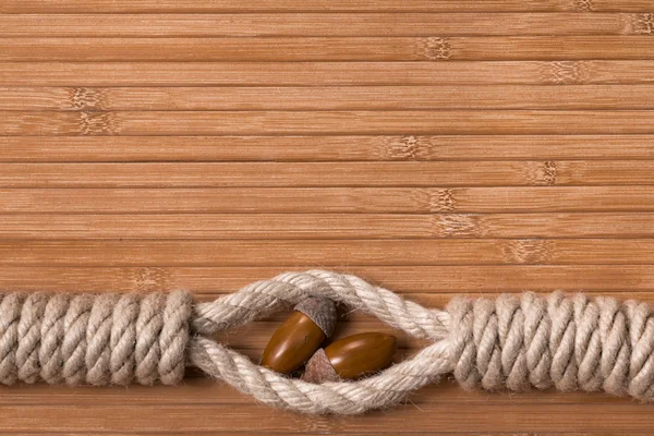 İpe düğüm ile acornes