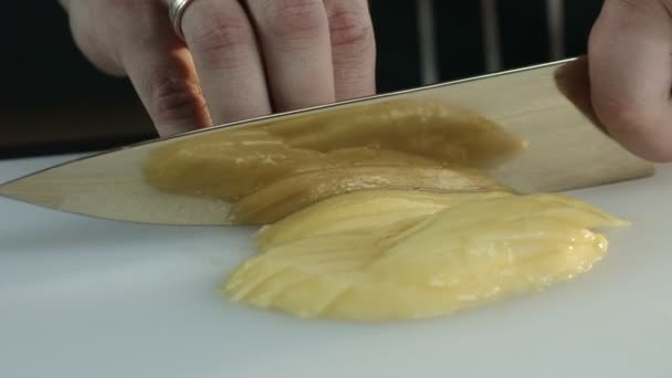 Cutting mango pulp closeup — Stock Video