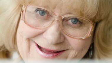 Büyükanne tatlı rüyalar