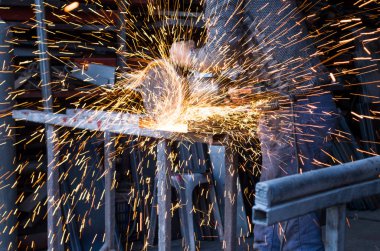 İşçi kesim çelik ve yapım kıvılcım sinek