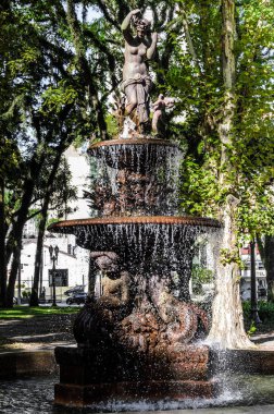 Su çeşme Eufrasio Correia meydanda heykeli