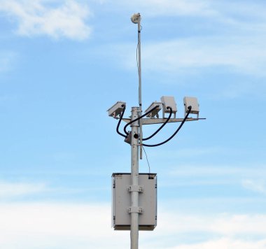 Yollar izlemek için kamera sistemiyle