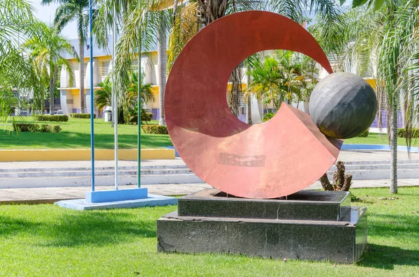 Red Sculpture in front of the city hall of Porto Velho — Stock Photo, Image