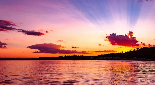 Pôr-do-sol incrível no Rio Madeira em Porto Velho RO Brasil — Fotografia de Stock