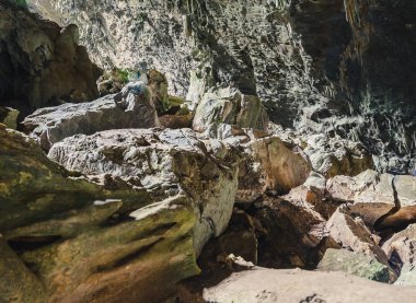 Kaya oluşumları ve sarkıt