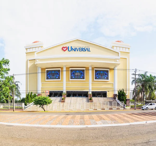 Gran Iglesia Universal en el centro llamada Igreja Universal do Rein — Foto de Stock