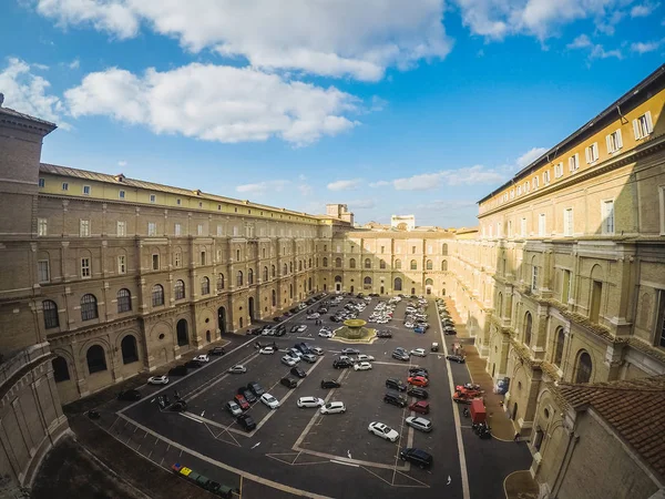 Foto op Belvedere binnenplaats en de Fontana del Cortile del Bel — Stockfoto