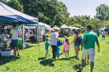 Yerel insanlara hava adil denilen Bolivya Meydanı (Praça Boliv açın