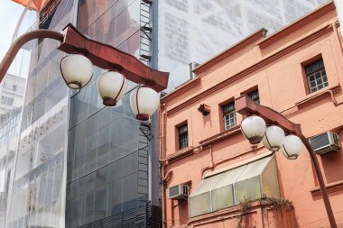 Japon temalı kırmızı ışık direği
