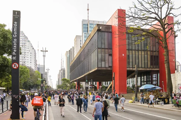 Domingo en la avenida Paulista — Foto de Stock