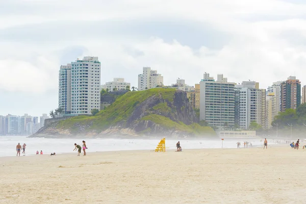 Praia da Enseada plajındaki insanlar — Stok fotoğraf