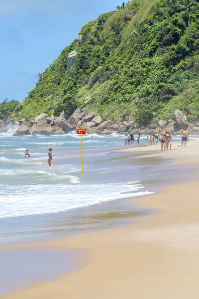 Pessoas na Praia do Tombo — Fotografia de Stock