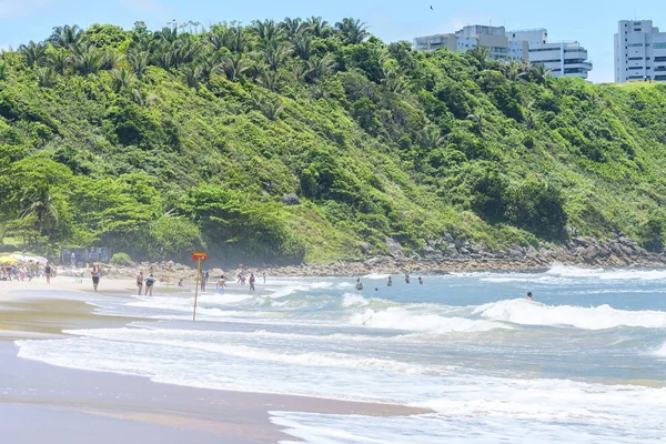 People at Praia do Tombo beach, Guaruja SP — Stock Photo, Image