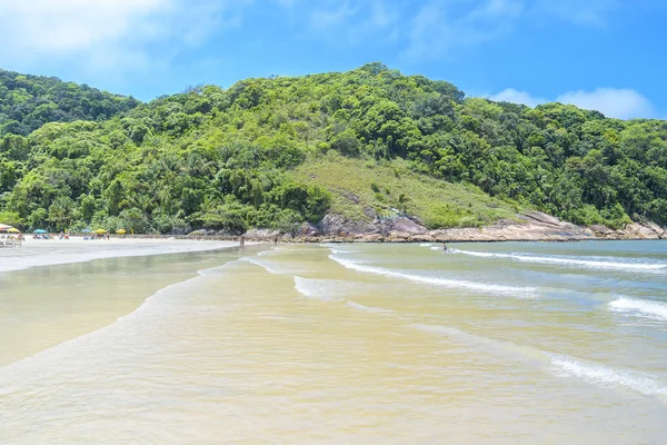 Guaiuba beach, guaruja sp brasilien — Stockfoto