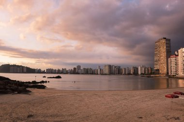Praia dos Milionarios plajında gün batımı