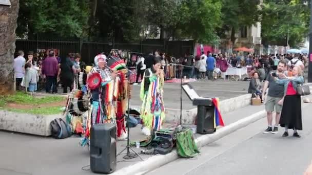 Straßenmusiker an der Paulista Avenue — Stockvideo