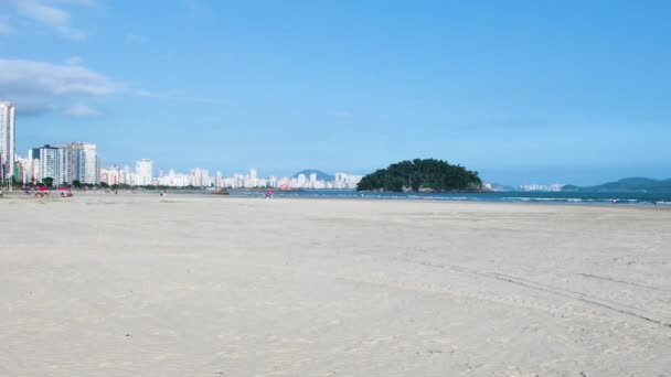 Panoramautsikt Över Brasiliansk Paulista Strand Med Ett Stort Band Sand — Stockvideo