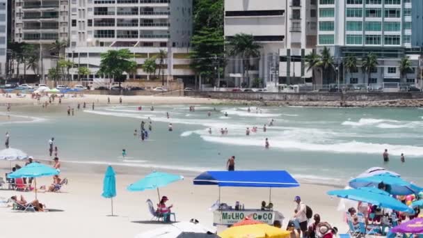 Praia das Pitangueiras beach, Guaruja Sp — Stock video