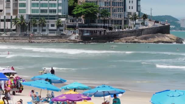 Praia das Pitangueiras beach, Guaruja Sp — Stock video