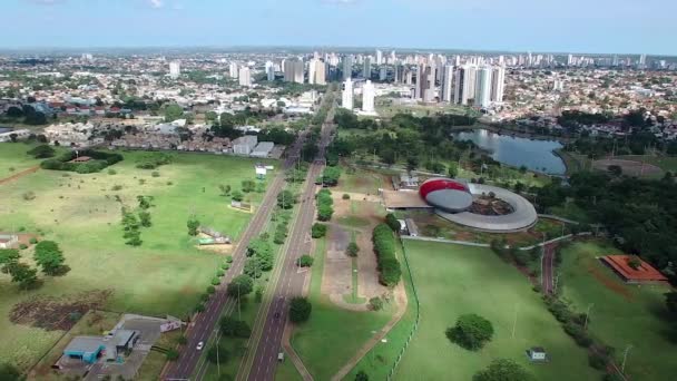 巴西坎波格朗德市的空中景观 阿丰索 佩纳大道 Afonso Pena Avenue 高处的视频 低密度生长的城市 树木茂密 有宽阔的林荫道 — 图库视频影像