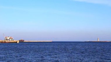 İki gemi farklı yönlere vardır