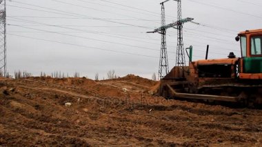 Paletli traktör toprak hizalar